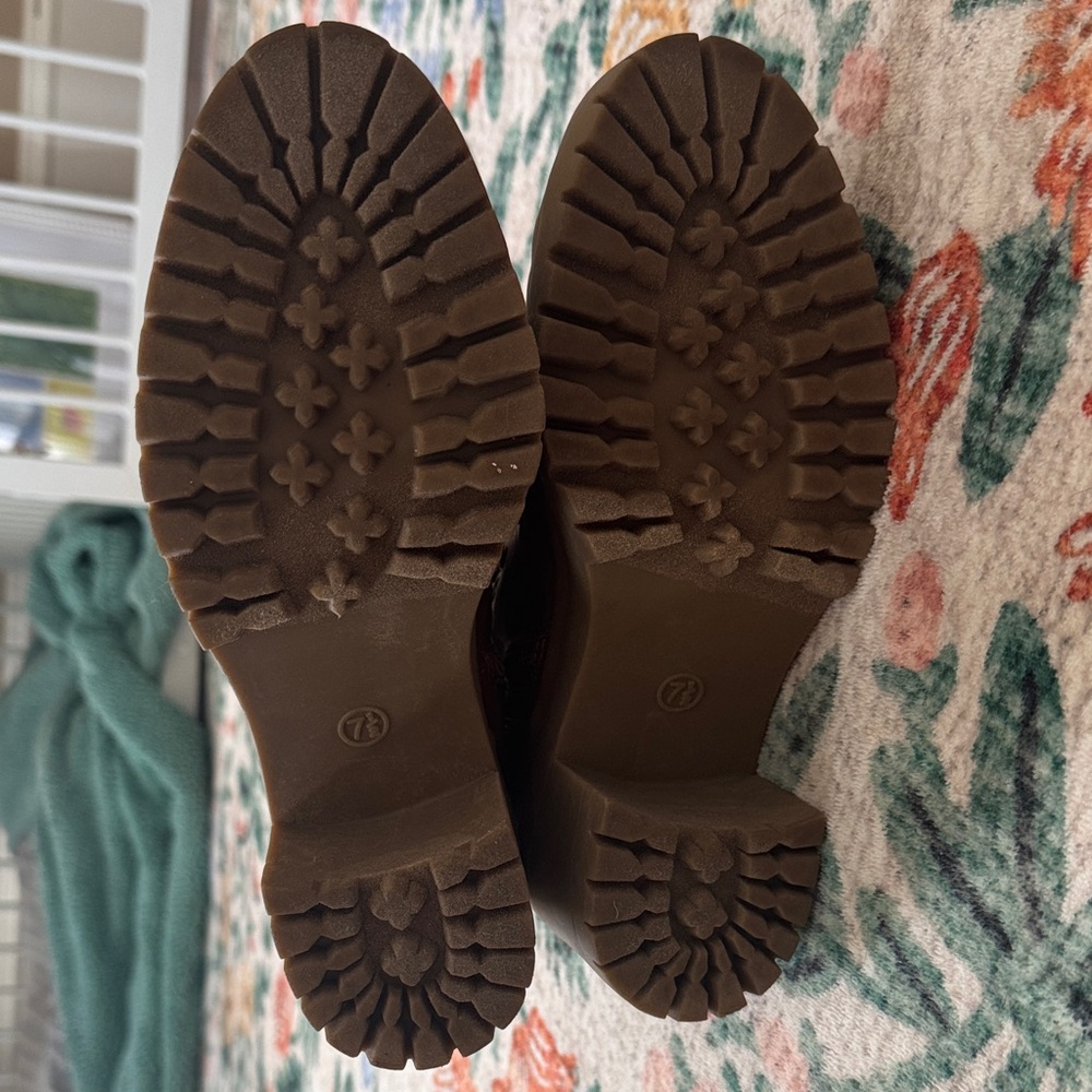 Universal Thread Tan Sherpa Boots - Picture 5 of 6